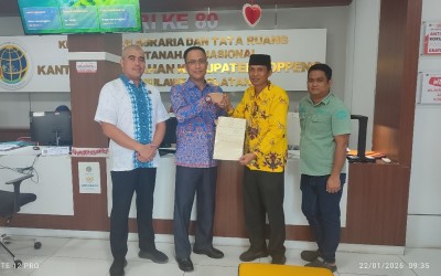 Akselerasi Aset dan Prestasi beriringan : MAN 2 Soppeng Terima Sertifikat Lahan Kedua dari Kepala BPN