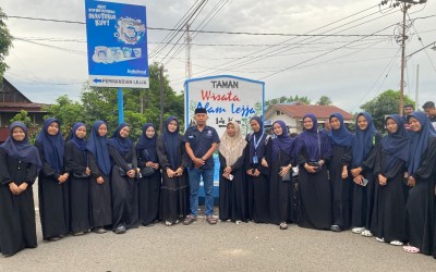 Siswa MAN 2 Soppeng Berbagi Takjil di Tugu TWA Lejja, Terapkan Budaya 3S